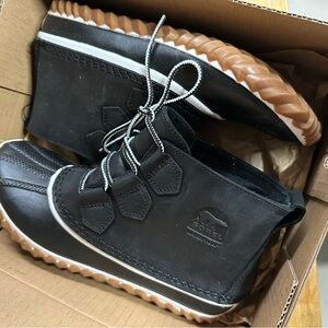 Sorel Black and White Waterproof Boots
